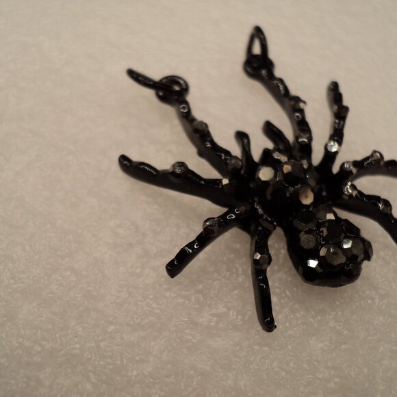 Black Spider crystal pendant...Great Halloween Necklace POS157 - Picture 4 of 4
